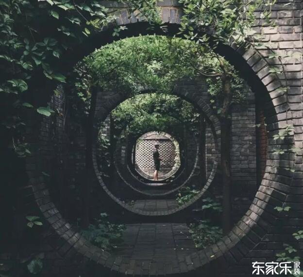 新砌墻體錯(cuò)縫拼接，預(yù)留空隙，均勻受力
