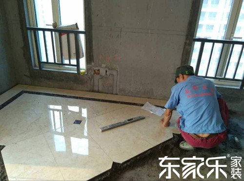 家里裝修自己怎么貼瓷磚？